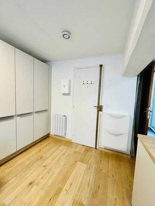 Stylish Studio In The Center Of Senlis Apartment Senlis  Exterior photo